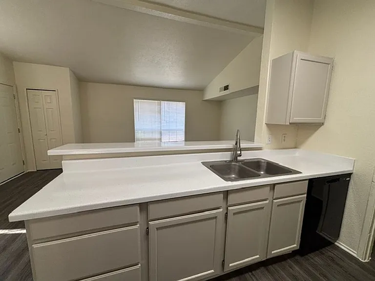 2517 Limestone Dr — Photo 8