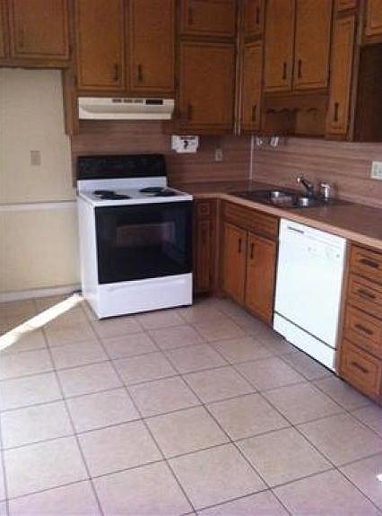 2nd image of 1900 Patterson Cir