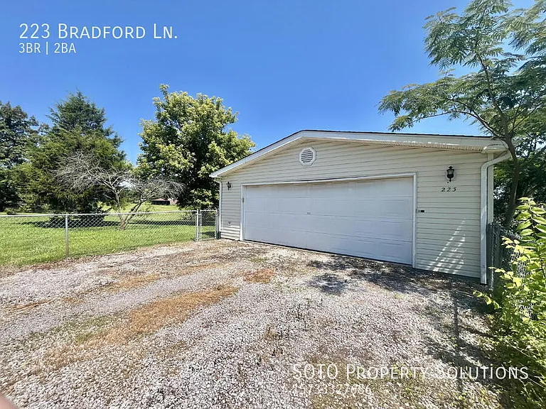 223 Bradford Ln — Photo 1