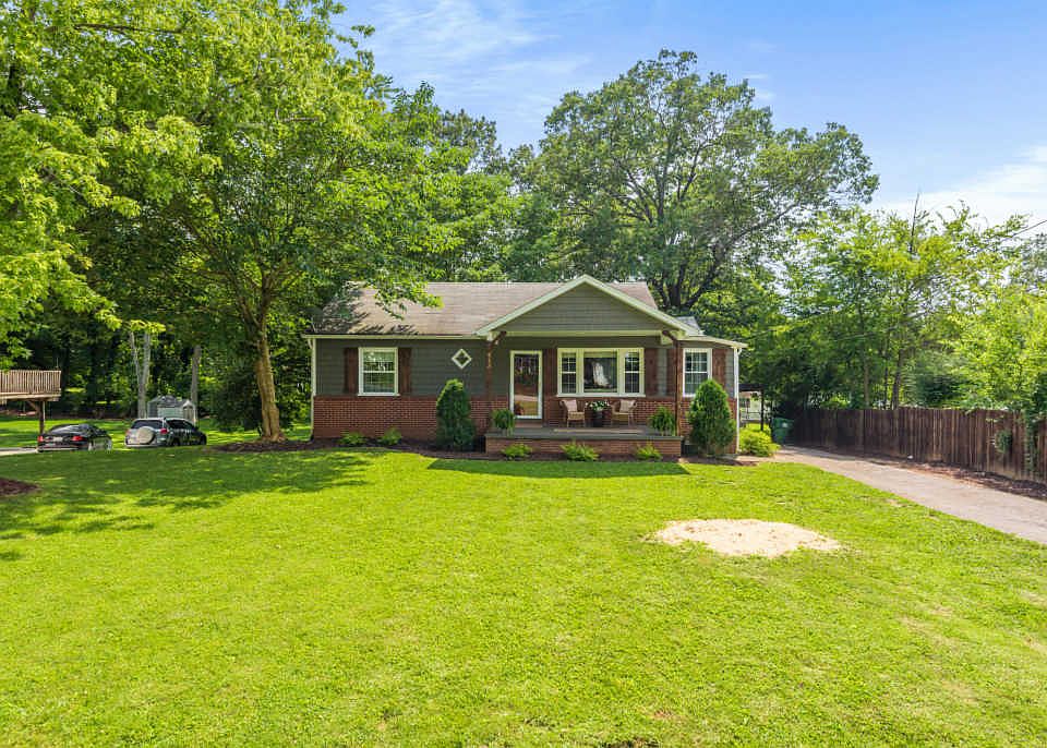 1st image of 413 Dogwood Dr