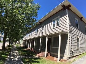 34 1/2 Grant St