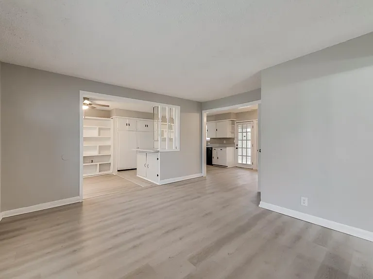 12118 Oberlin Dr — Photo 5