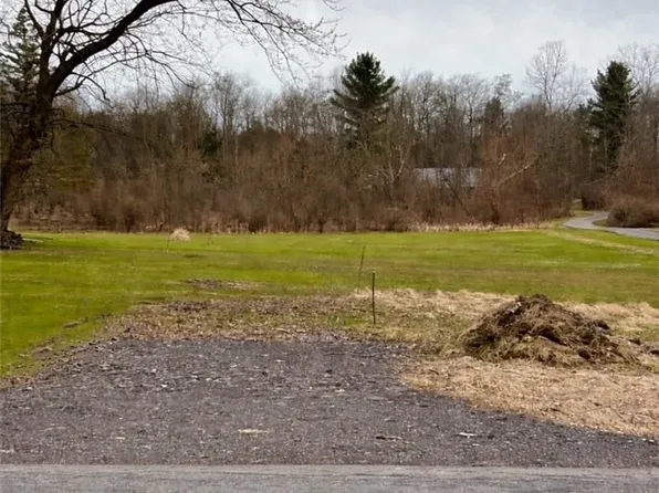 Vl Angle Rd, Orchard Park, NY 14127