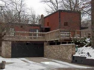 7096 Driftwood Dr N, Fenton, MI 48430