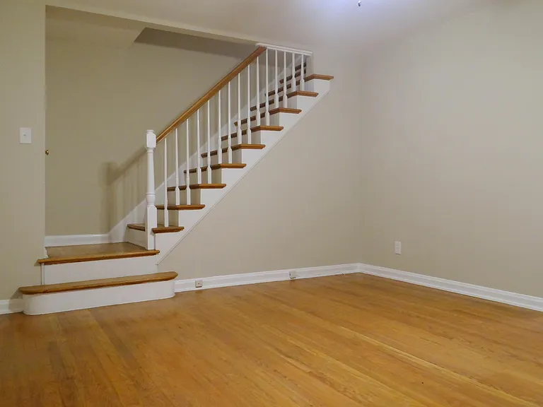 1010 Sanford Ave #1 — Photo 3