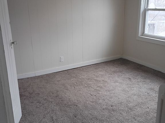 5th image of 118 N Riverview Dr APT 3