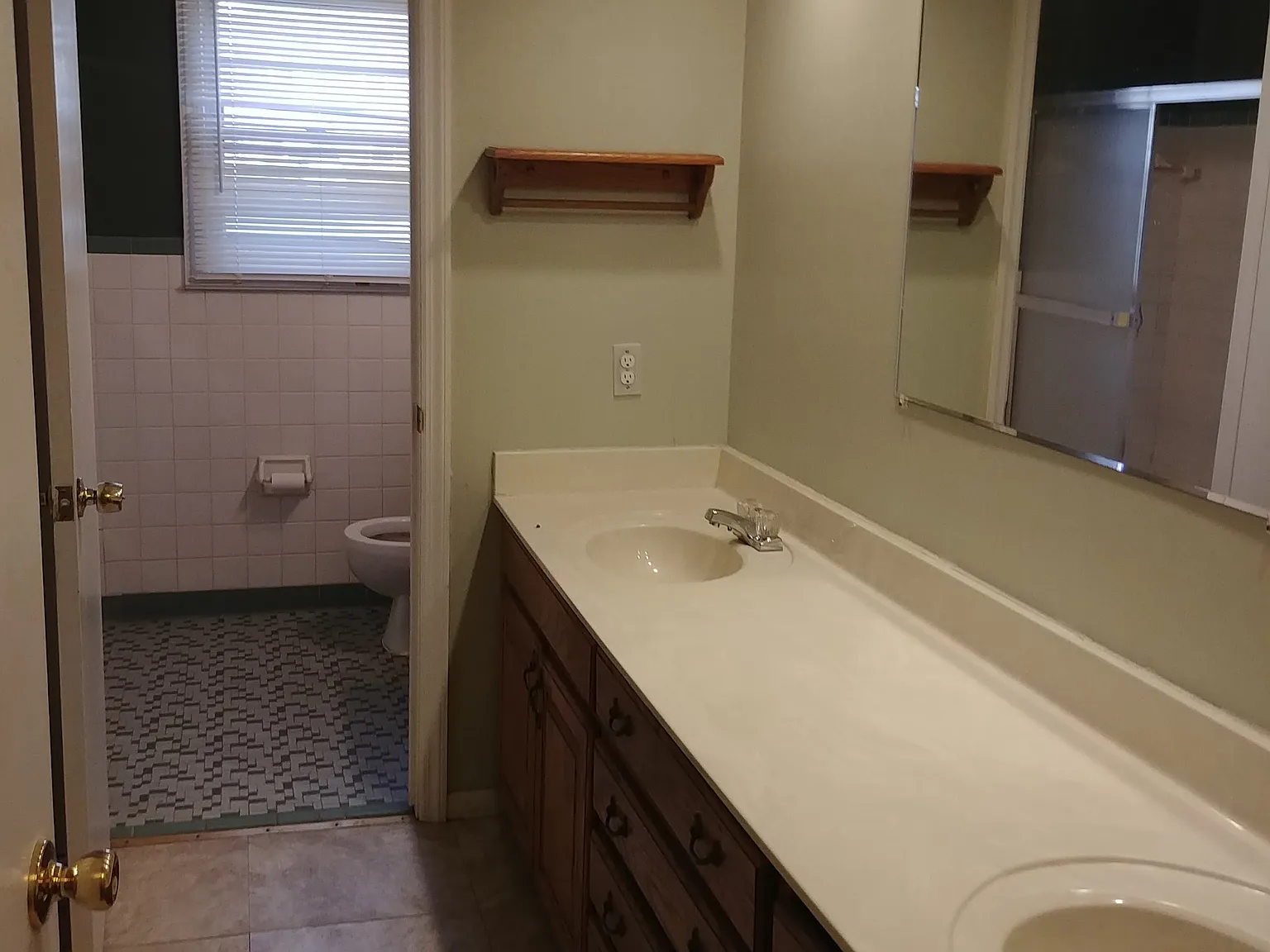 4 bed, 2100 sqft, $1,660 — Photo 3