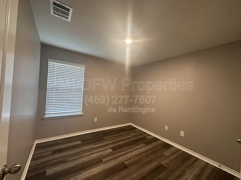 2530 Russell St — Photo 6