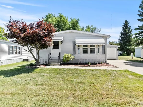 28 N Eaglecrest Dr, Hamburg, NY 14075