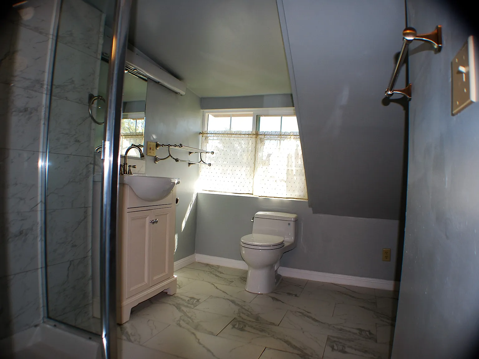 2 bed, 890 sqft, $3,300 — Photo 3