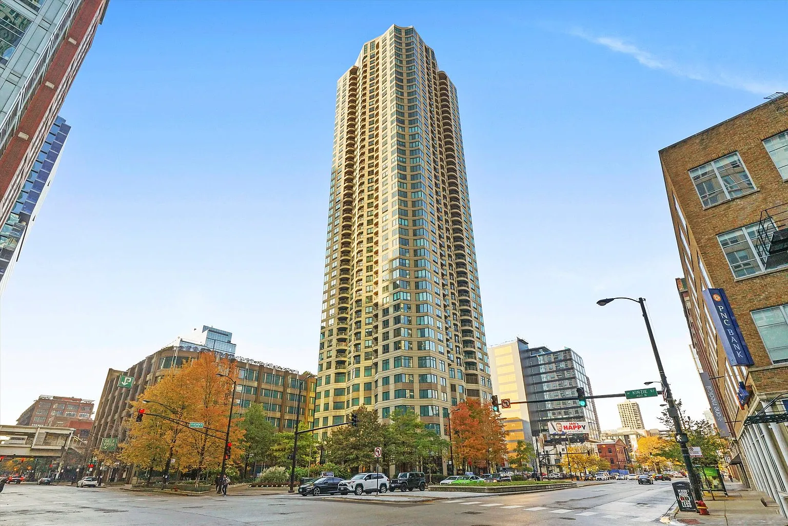 400 N La Salle Dr APT 1807 photo 1