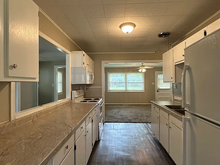 3114 W Devon Rd — Photo 5