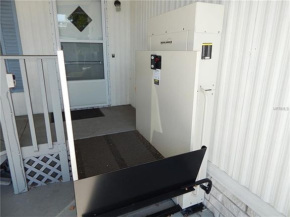 4th image of 251 Pelican Dr N