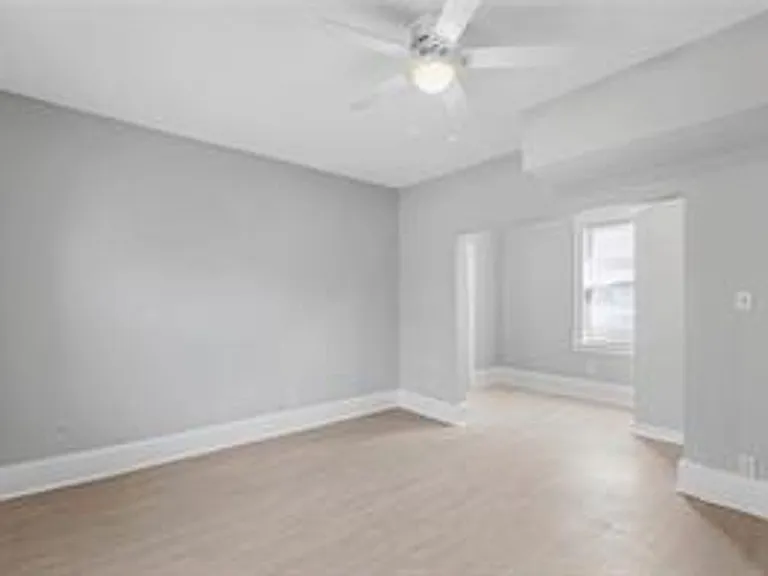 653 29th St #B — Photo 6