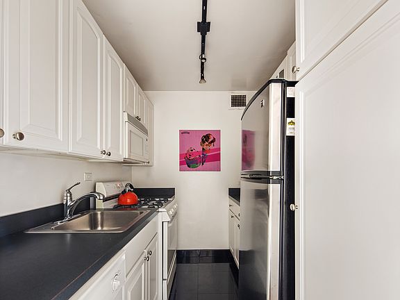 4th image of 160 W End Ave APT 23C