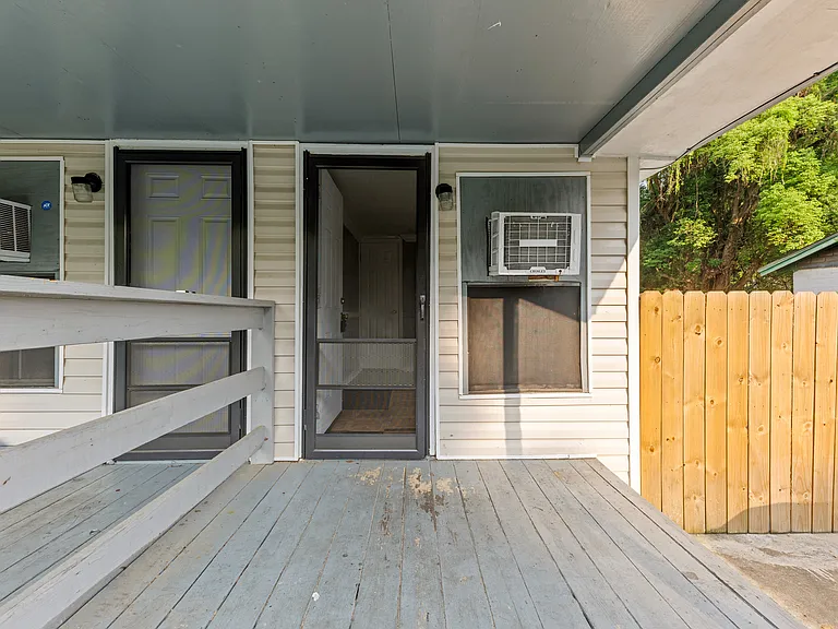 2318 Saxon St #A/B — Photo 15