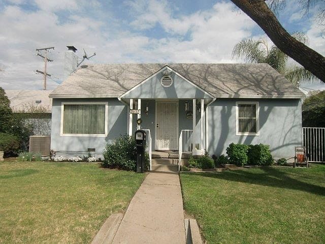 2nd image of 2032 N Lake Dr