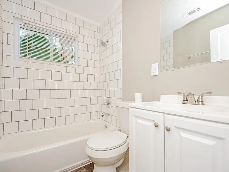 1797307_029_bathroom_13458650.jpg