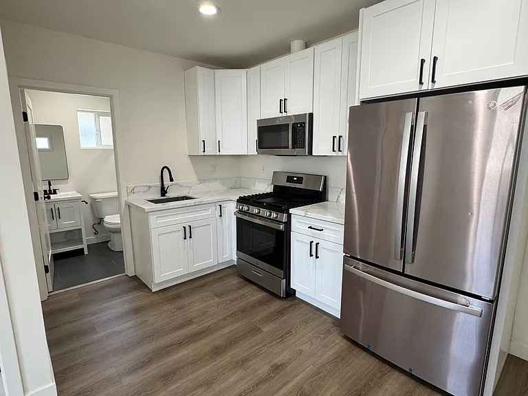 3837 E Cochran St — Photo 3