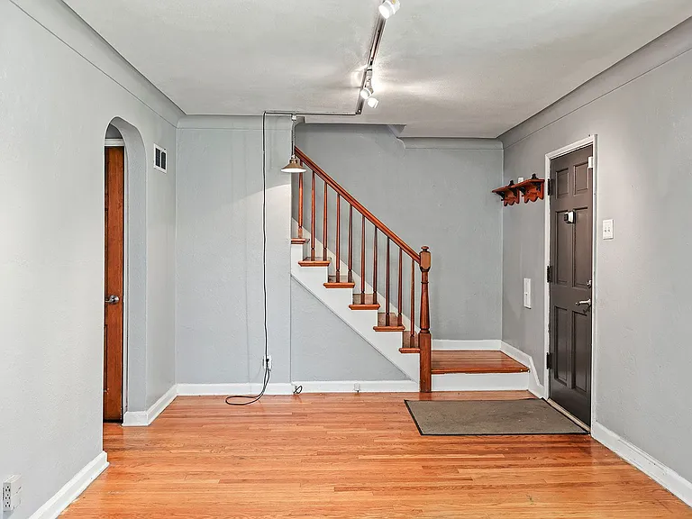 7549 Hillsdale Dr — Photo 5