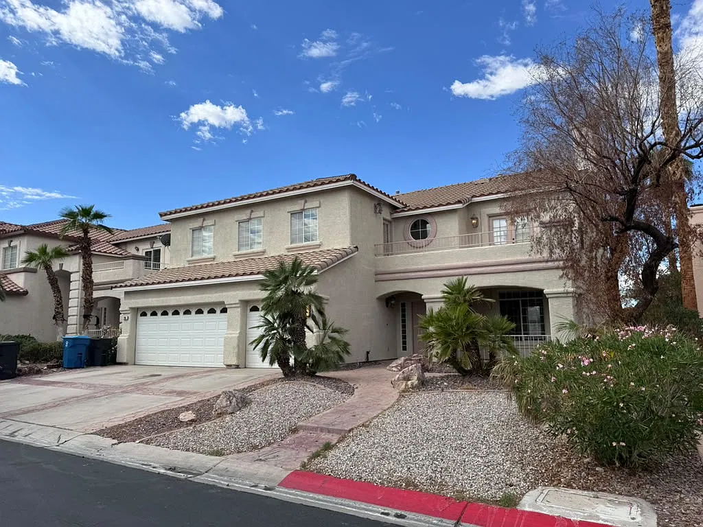 5 bed, 3697 sqft, $3,230 — Photo 2