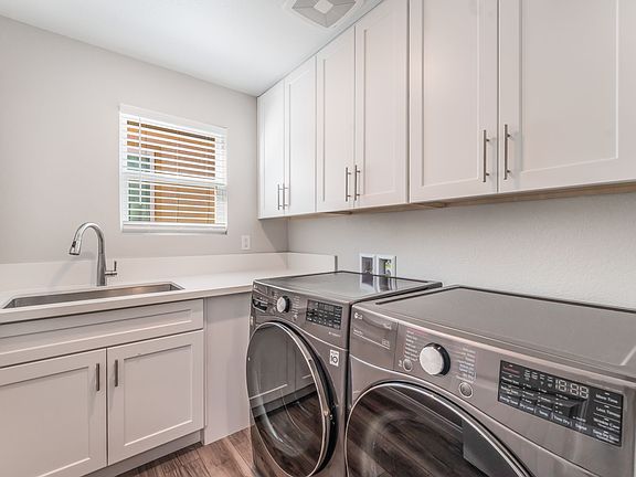5th image of 10602 Enridge Ave