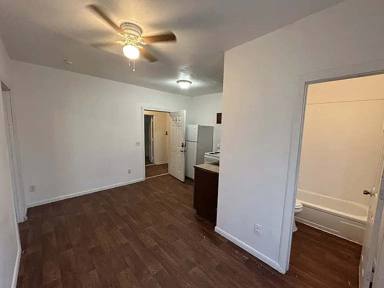 1303 Bell St — Photo 16