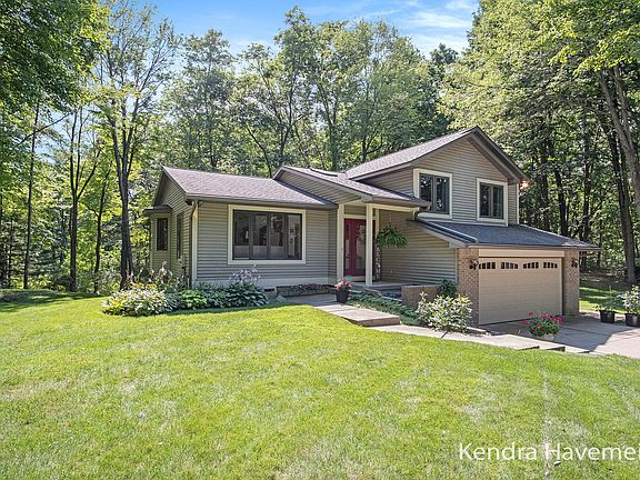3rd image of 8601 Winterforest Dr NE