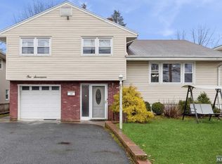 117 Greenbriar St, Bergenfield, NJ 07621