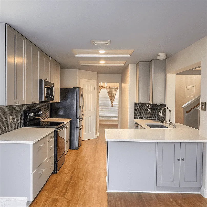 4 bed, 2.5 bath, 2148 sqft, $2,000 — Photo 2