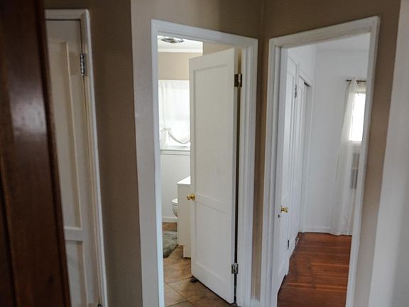5th image of 803 Thayer Dr
