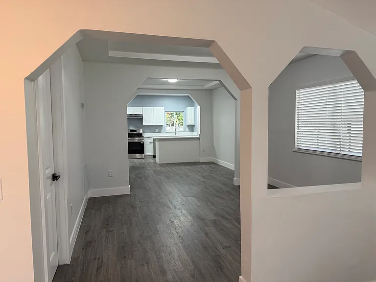 12980 NE 10th Ave — Photo 13