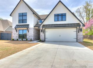 8910 E 133rd St S, Bixby, OK 74008