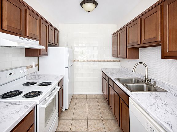 Hardwood 2-Bedroom
