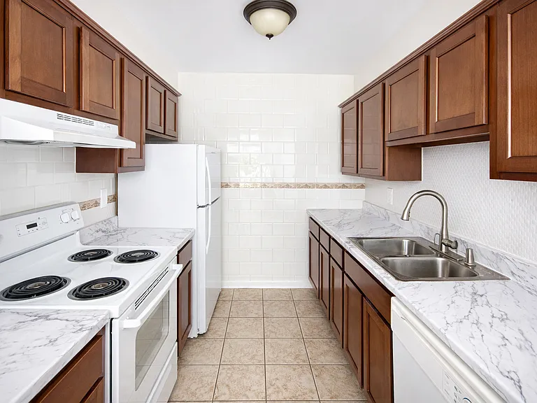 Hardwood 2-Bedroom