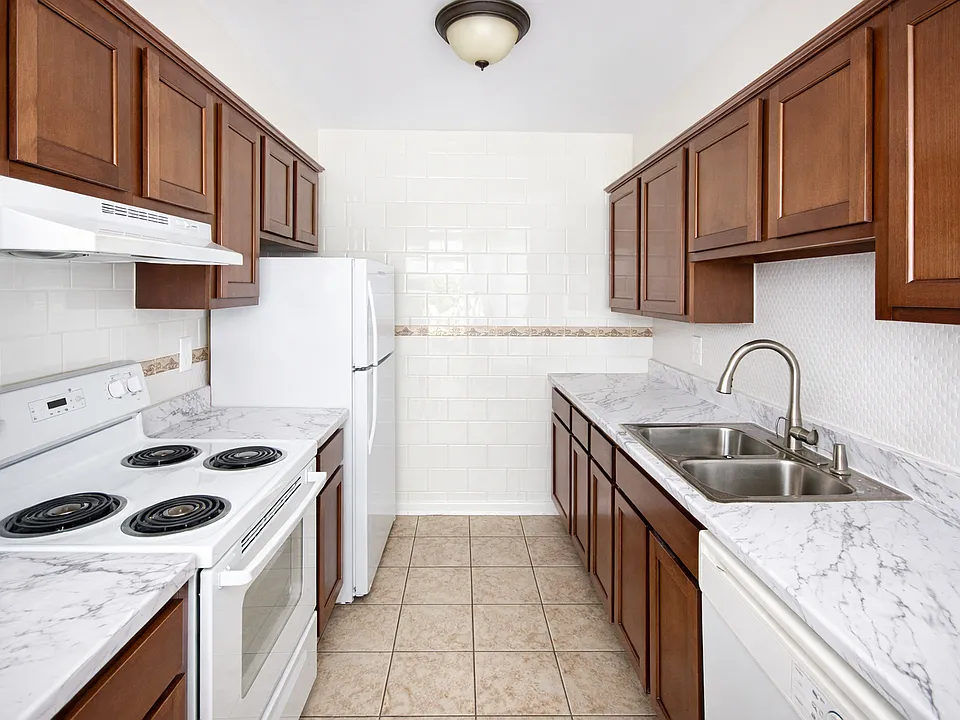 Hardwood 2-Bedroom