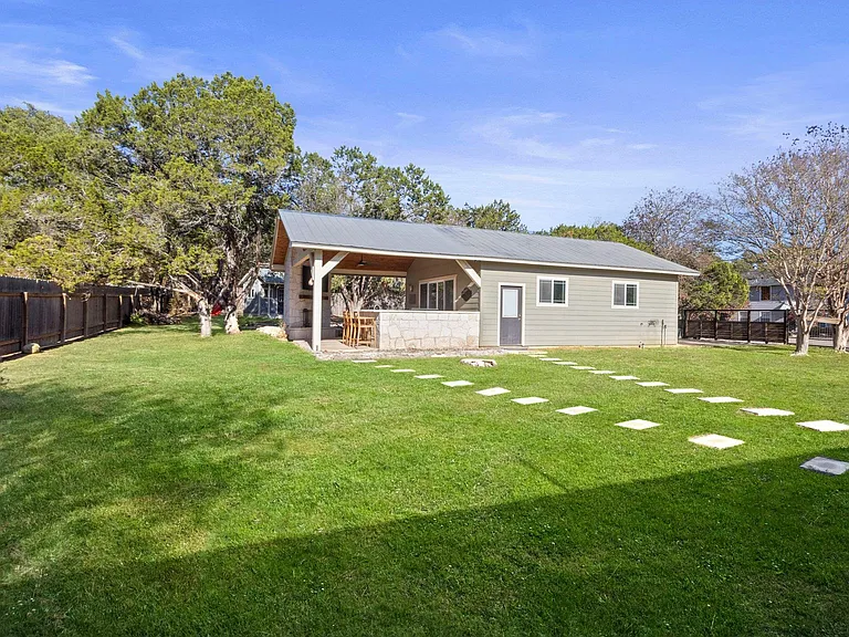 301 Hub Dr — Photo 31
