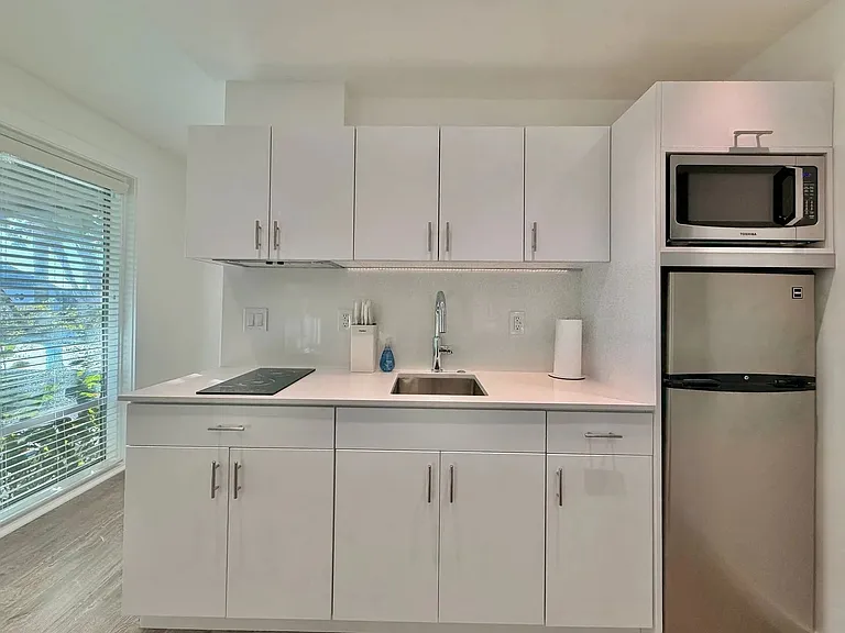 Wilshire Embassy Apartments — Photo 11