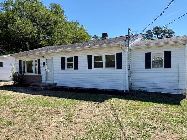 521 Brown St, Fairmont, NC 28340