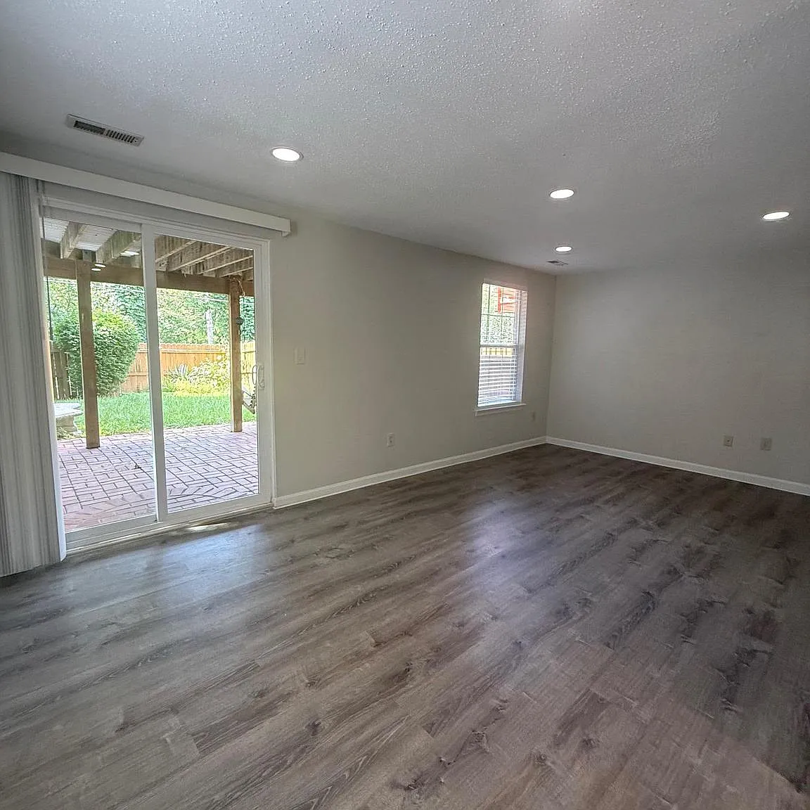 3 bed, 4.0 bath, 1934 sqft, $2,750 — Photo 4
