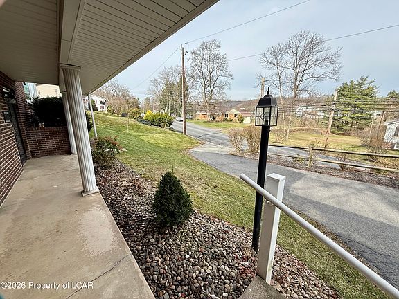 3rd image of 5954 Park Rd