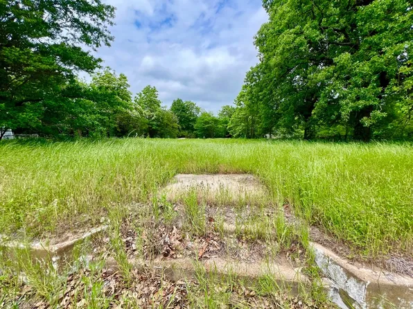 1010 W Cherry St, Paris, TX 75460