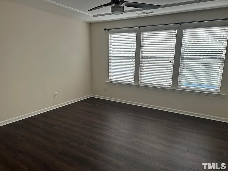 145 Begen St — Photo 12