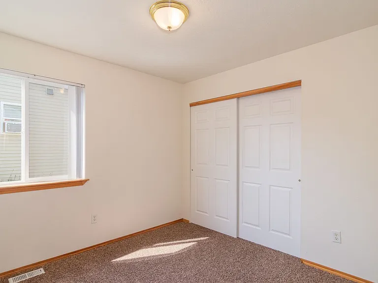 3122 Meadow Glen Ln — Photo 9