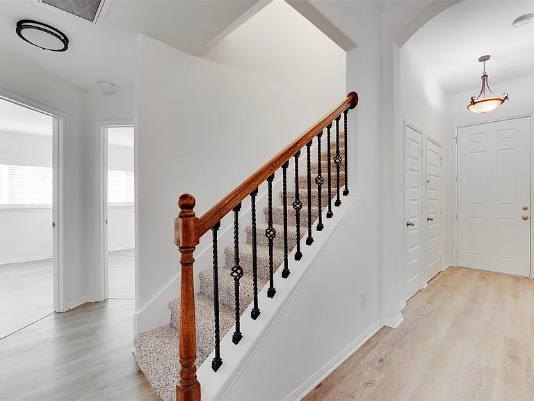2410 Lakecrest Town Dr — Photo 3