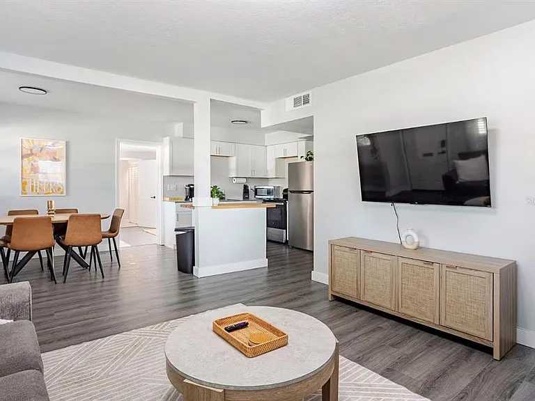 8911 Oren Ave — Photo 3