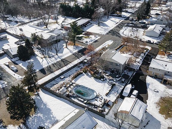 4th image of 700 Shi Ln