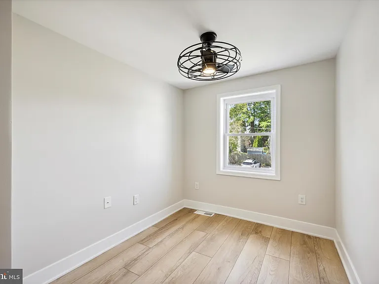 704 S Adams St — Photo 15