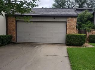 1028 Woodoak Ct, Fort Worth, TX 76112