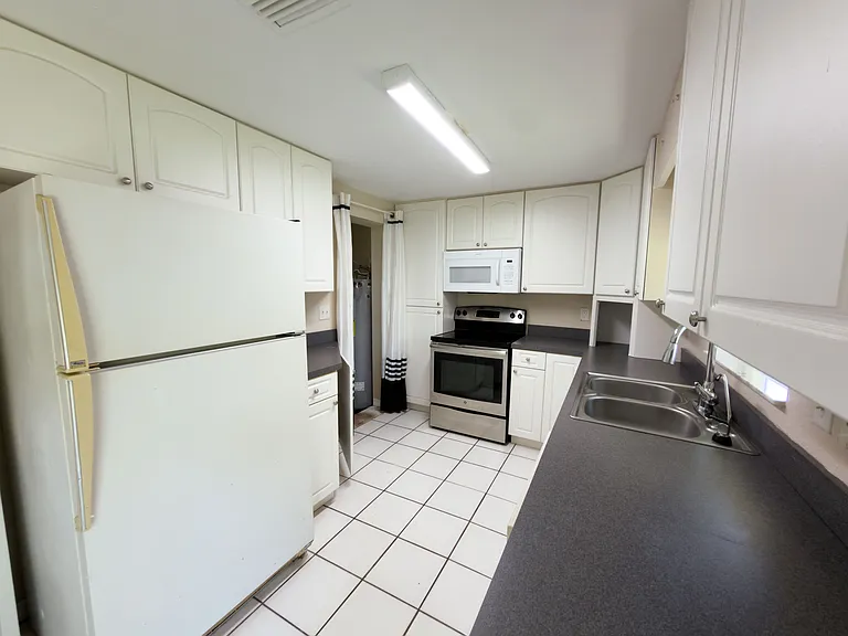 519 Lafayette St — Photo 10